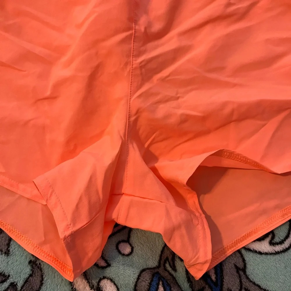 Under Armour Heat Gear Shorts - Picture 7 of 8